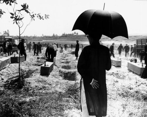 Hue_Massacre_Interment-1968